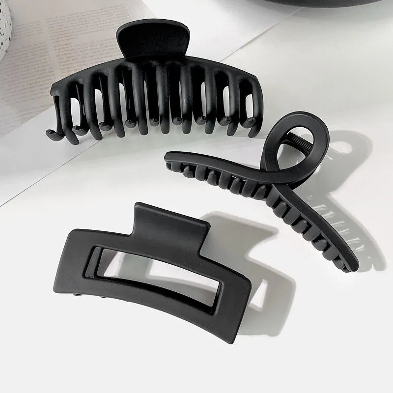 Elegant Black Geometric Hair Claw – Stylish Long Hair Holder