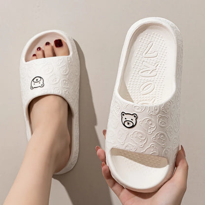 Unisex Bear Pattern Slippers – Cozy Summer Bathroom Shoes