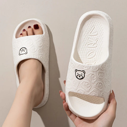 Unisex Bear Pattern Slippers – Cozy Summer Bathroom Shoes