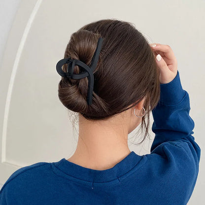 Elegant Black Geometric Hair Claw – Stylish Long Hair Holder