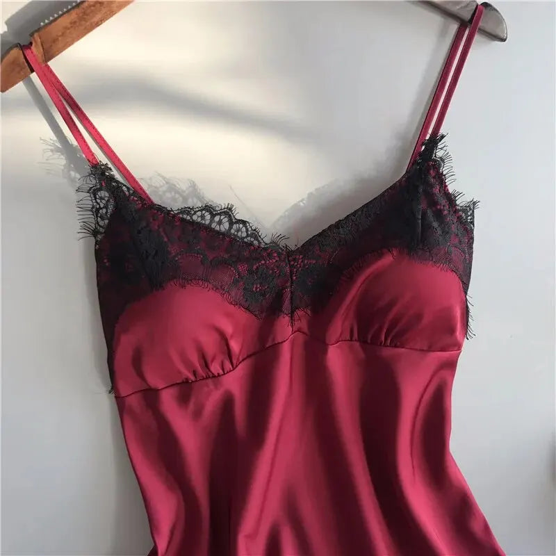 Fashionable Pajama Suit – Lace Trimmed & Comfortable