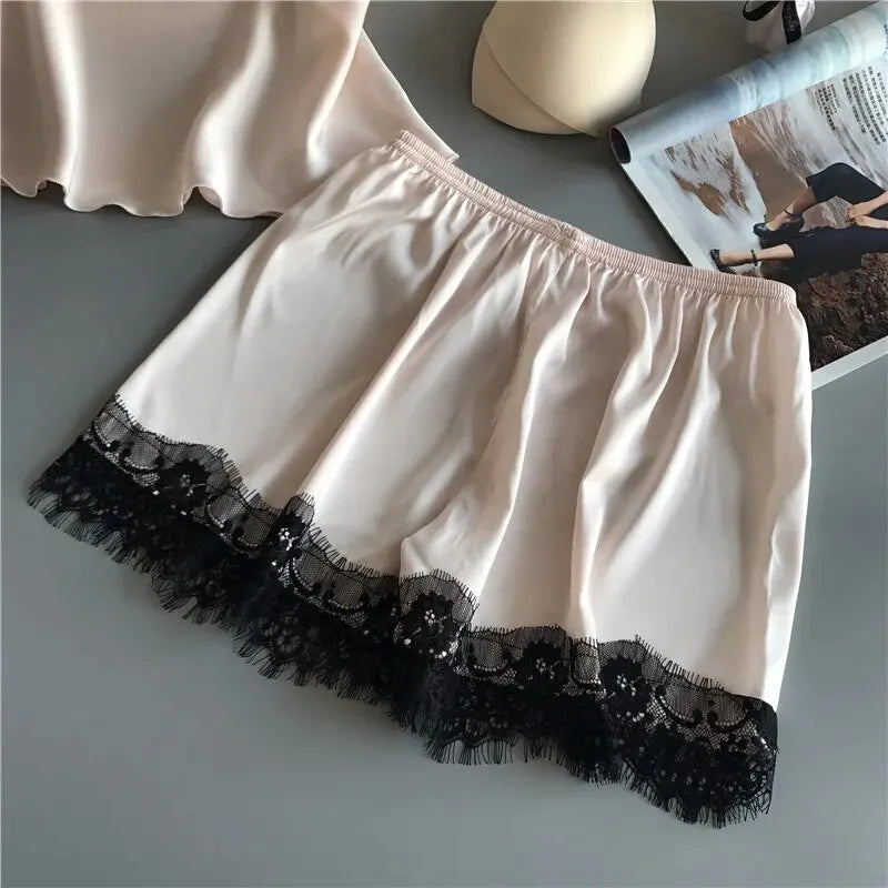 Fashionable Pajama Suit – Lace Trimmed & Comfortable