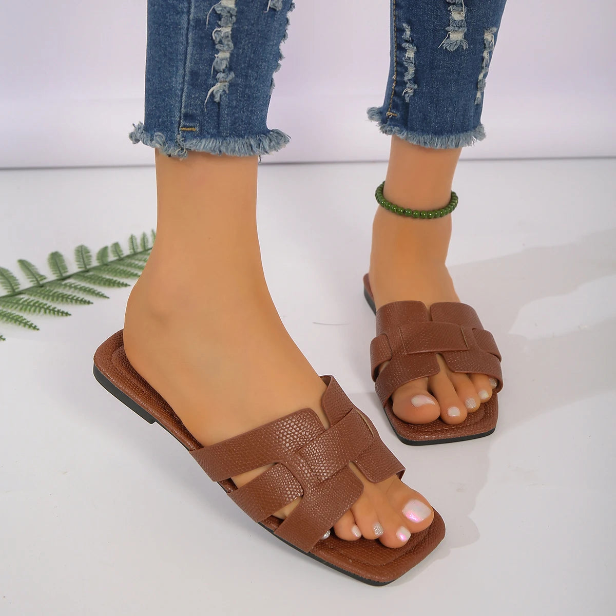 Ladies’ Casual Flat Sandals – Versatile Outdoor Wear