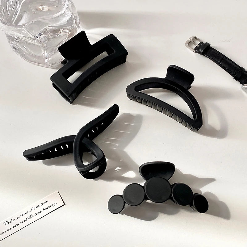 Elegant Black Geometric Hair Claw – Stylish Long Hair Holder