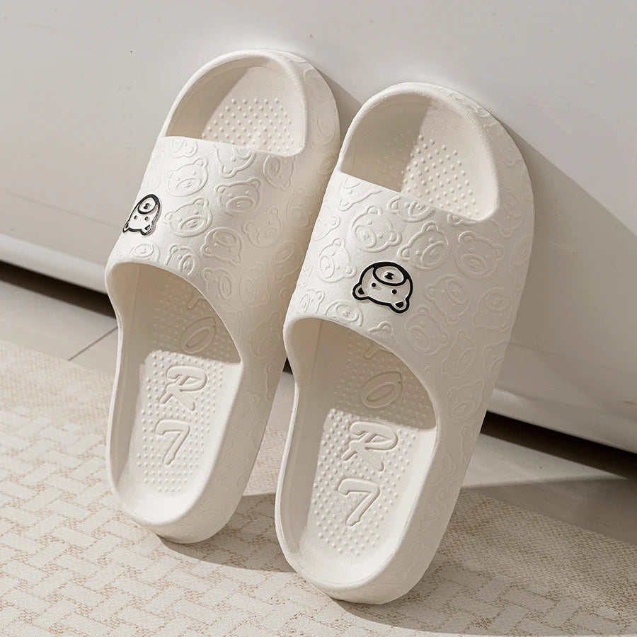 Unisex Bear Pattern Slippers – Cozy Summer Bathroom Shoes